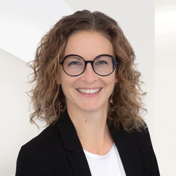 Portrait photo of Nadine Freyler