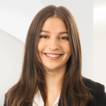 Portrait photo of Melanie Milicevic