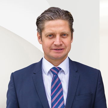 Portrait photo of Andreas von Schlik