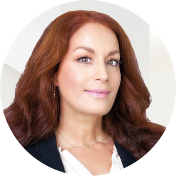 Porträtfoto von Sandra Hoelzl