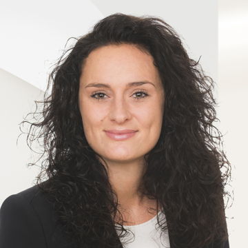 Portrait photo of Alexandra Tiefenthaler