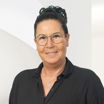 Portrait photo of Nicole Pfaff