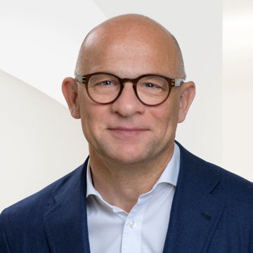 Portrait photo of Nikolaus Schramm