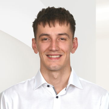 Porträtfoto von Leo Hasanaj