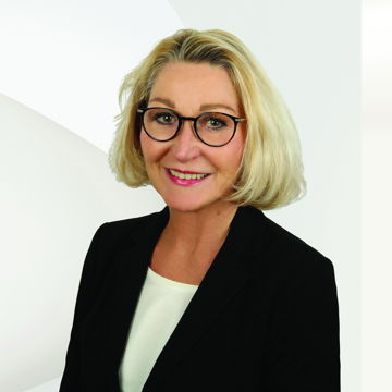 Portrait photo of Ellen Torres