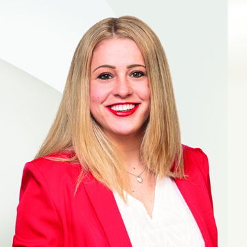 Portrait photo of Alexandra Hengge