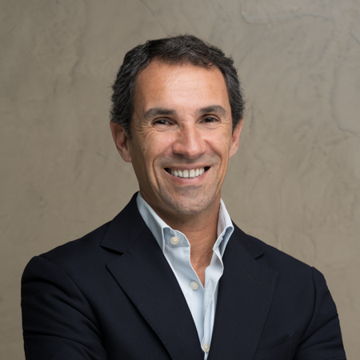 Portrait photo of Hugo Glória