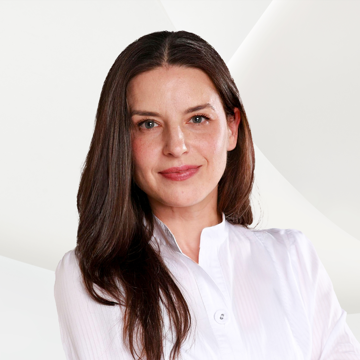 Portrait photo of Elena Lisle