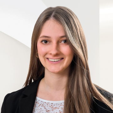 Porträtfoto von Sarah Strasser