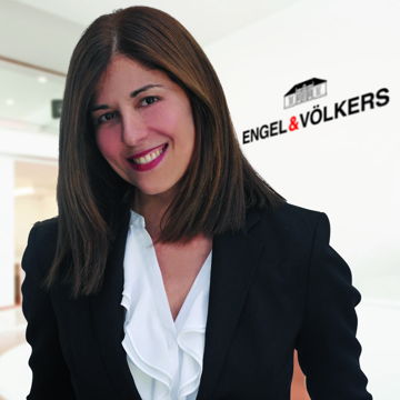 Portrait photo of Anat Shurer