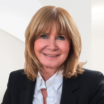 Porträtfoto von Barbara Hacker