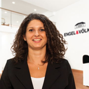 Portrait photo of Elisa Macaluso